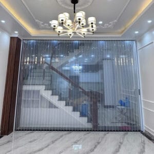 Vách Ngăn Cầu Thang Lá Nhựa Trong Luxury