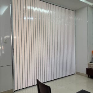 Vách Ngăn Máy Lạnh Phòng Khách. Lá Nhựa Trắng Đục Luxury.