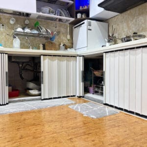 Cửa nhôm xếp cho tủ bếp. Ngăn động vật cắn phá & côn trùng.