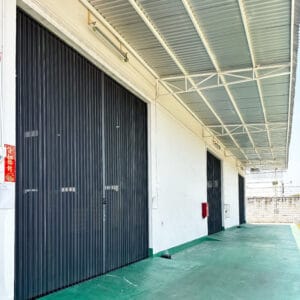 Cửa xếp lá lưới nhôm cao cấp, cho nhà xưởng công ty.